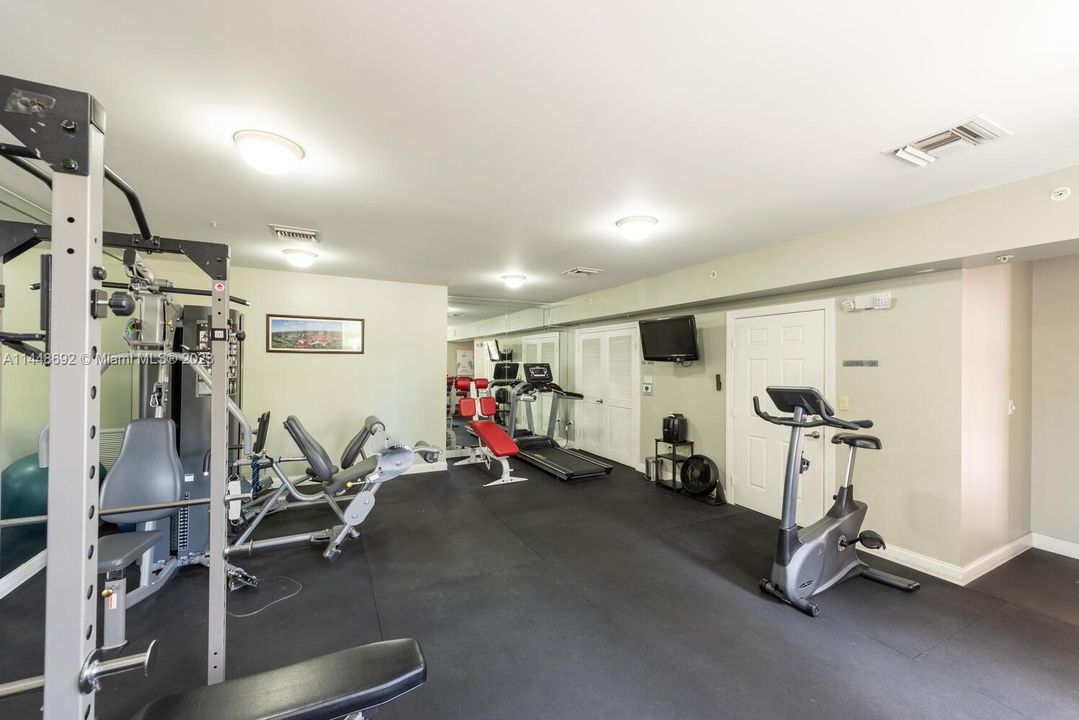 最近售出: $1,500,000 (2 贝兹, 2 浴室, 1775 平方英尺)