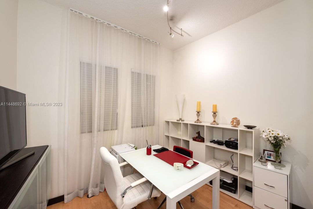 最近售出: $1,500,000 (2 贝兹, 2 浴室, 1775 平方英尺)