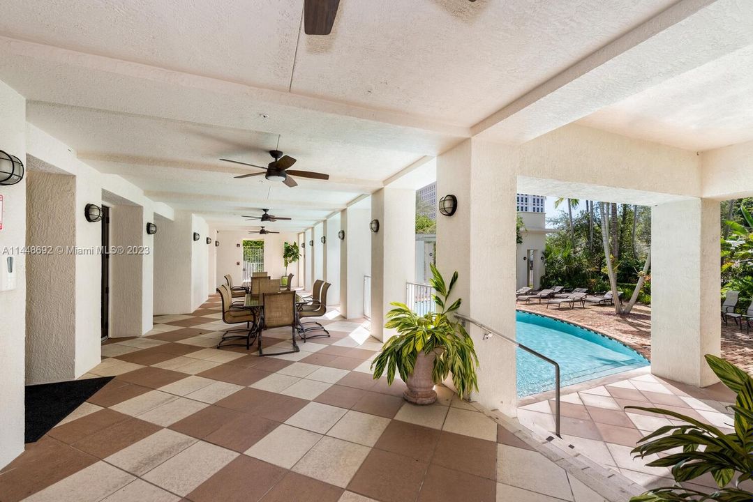 最近售出: $1,500,000 (2 贝兹, 2 浴室, 1775 平方英尺)