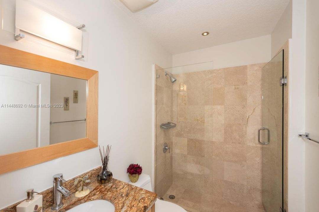 最近售出: $1,500,000 (2 贝兹, 2 浴室, 1775 平方英尺)