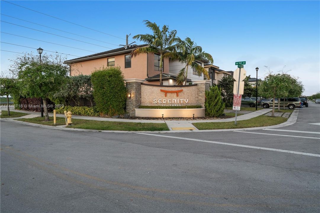 Recently Sold: $980,000 (5 beds, 3 baths, 3045 Square Feet)