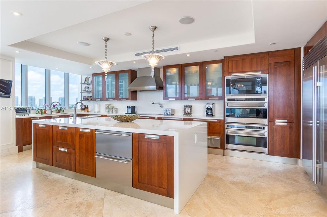 Vendido Recientemente: $6,500,000 (7 camas, 7 baños, 8203 Pies cuadrados)