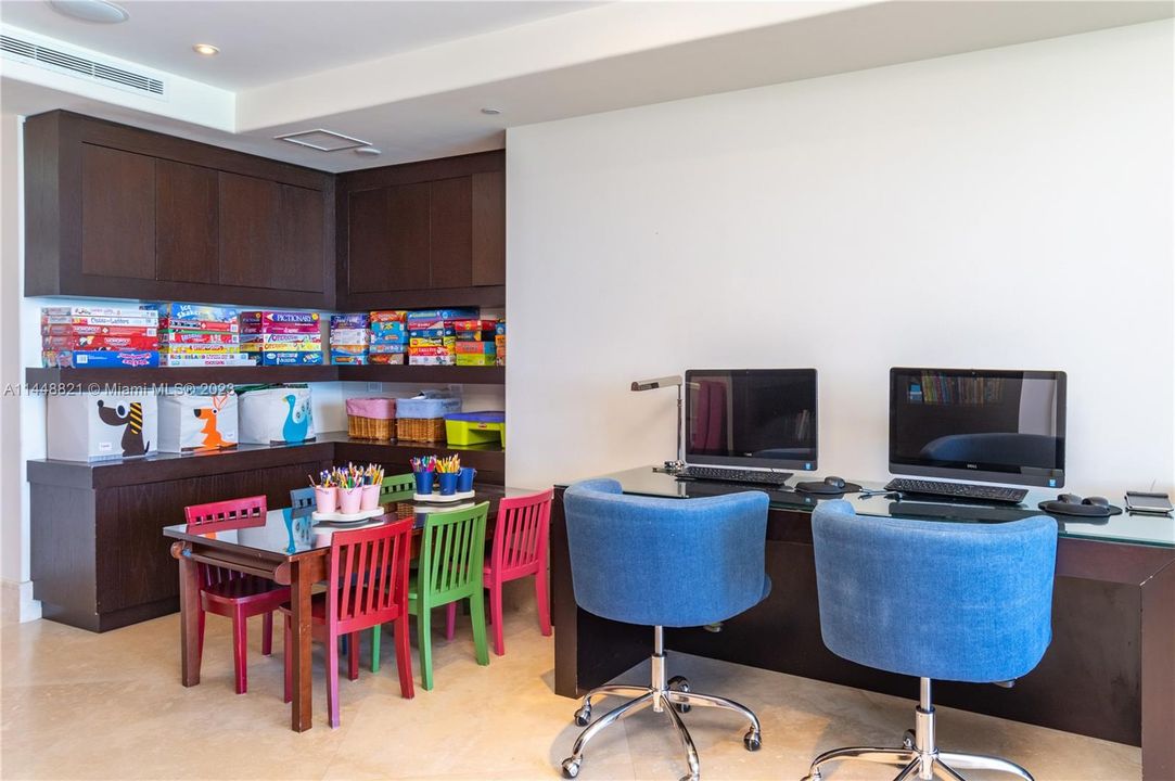 Vendido Recientemente: $6,500,000 (7 camas, 7 baños, 8203 Pies cuadrados)