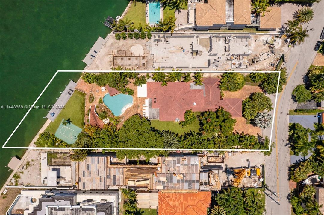 Vendido Recientemente: $11,550,000 (5 camas, 4 baños, 5484 Pies cuadrados)