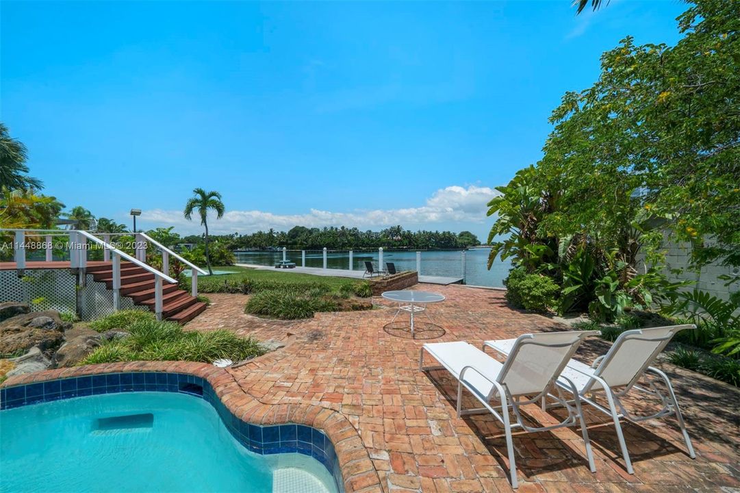 Vendido Recientemente: $11,550,000 (5 camas, 4 baños, 5484 Pies cuadrados)