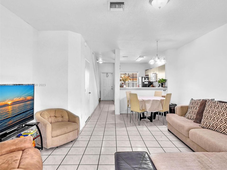 Recently Rented: $2,350 (2 beds, 2 baths, 1120 Square Feet)