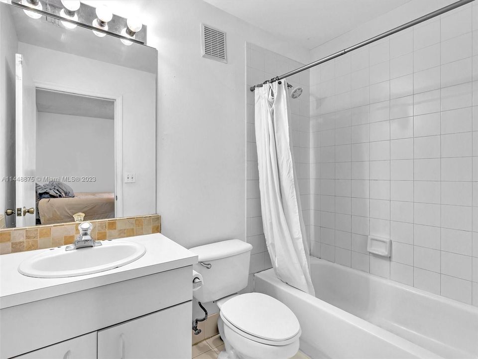 Recently Rented: $2,350 (2 beds, 2 baths, 1120 Square Feet)