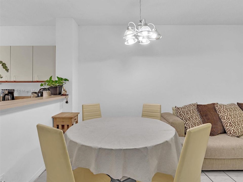 Recently Rented: $2,350 (2 beds, 2 baths, 1120 Square Feet)