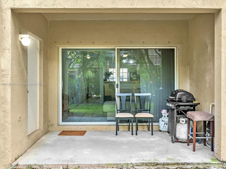 Recently Rented: $2,350 (2 beds, 2 baths, 1120 Square Feet)