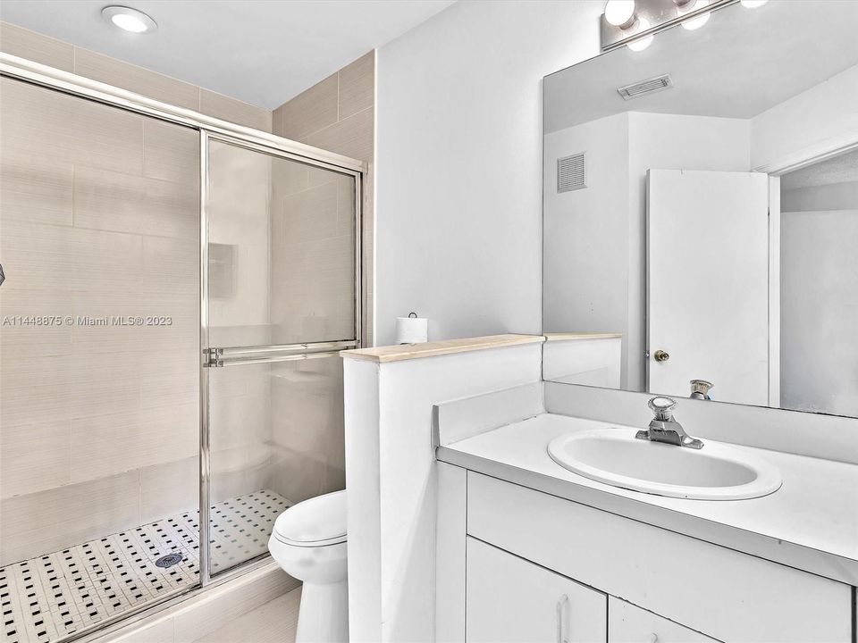 Recently Rented: $2,350 (2 beds, 2 baths, 1120 Square Feet)