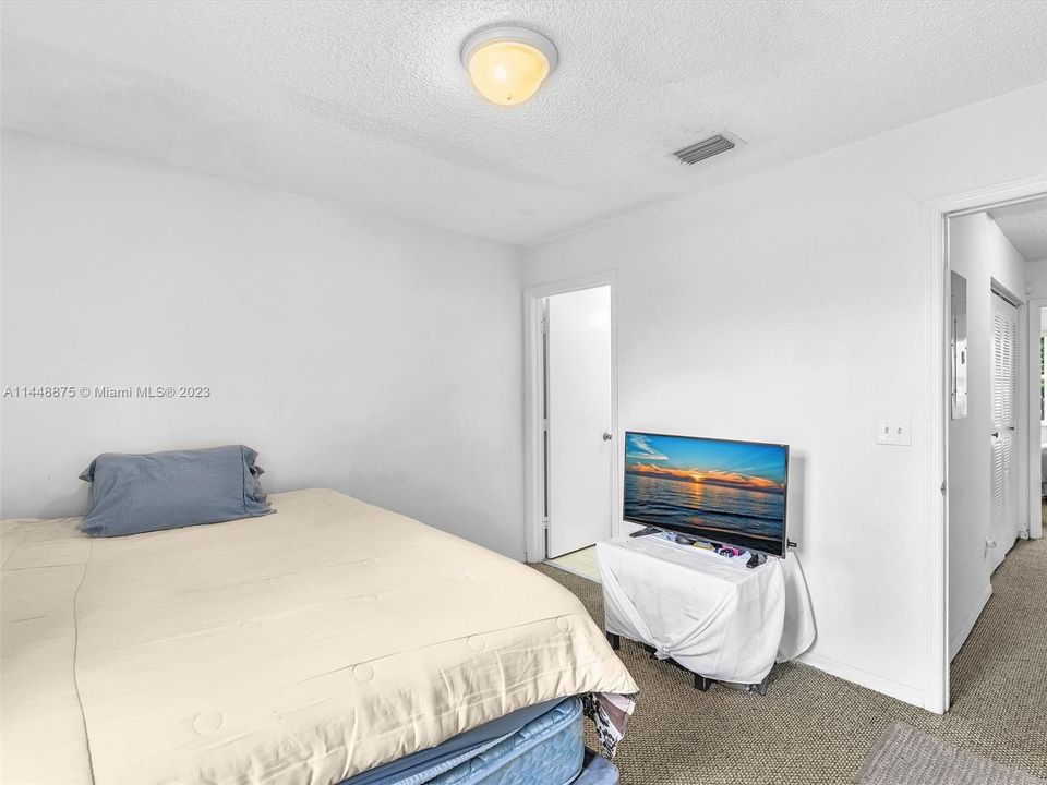 Recently Rented: $2,350 (2 beds, 2 baths, 1120 Square Feet)