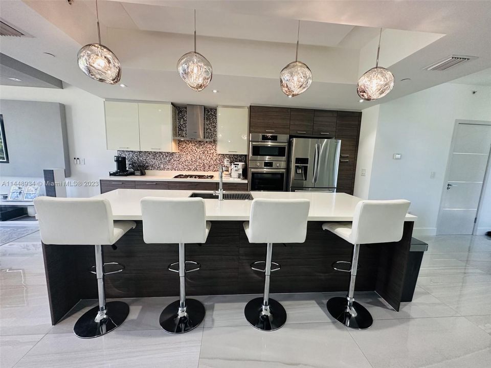 Недавно продано: $1,785,000 (4 спален, 3 ванн, 2286 Квадратных фут)