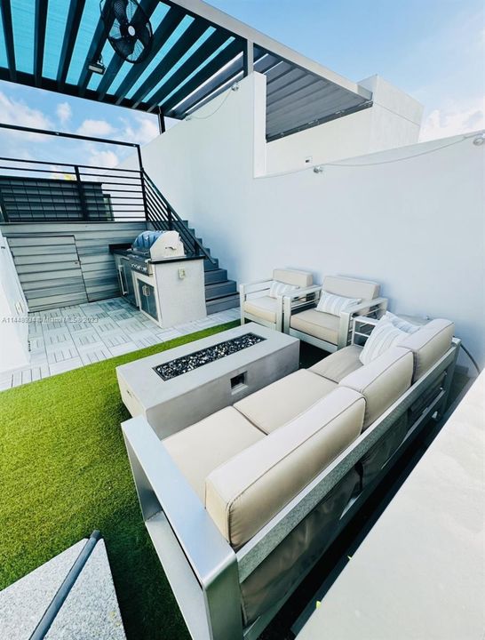 Недавно продано: $1,785,000 (4 спален, 3 ванн, 2286 Квадратных фут)