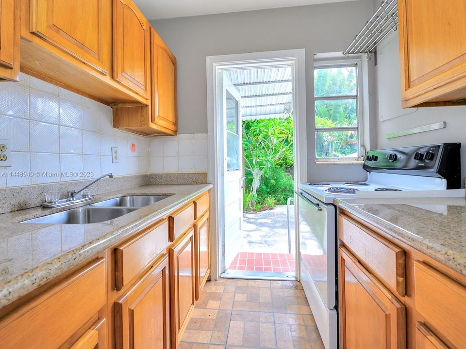 Recently Sold: $649,000 (2 beds, 1 baths, 1134 Square Feet)