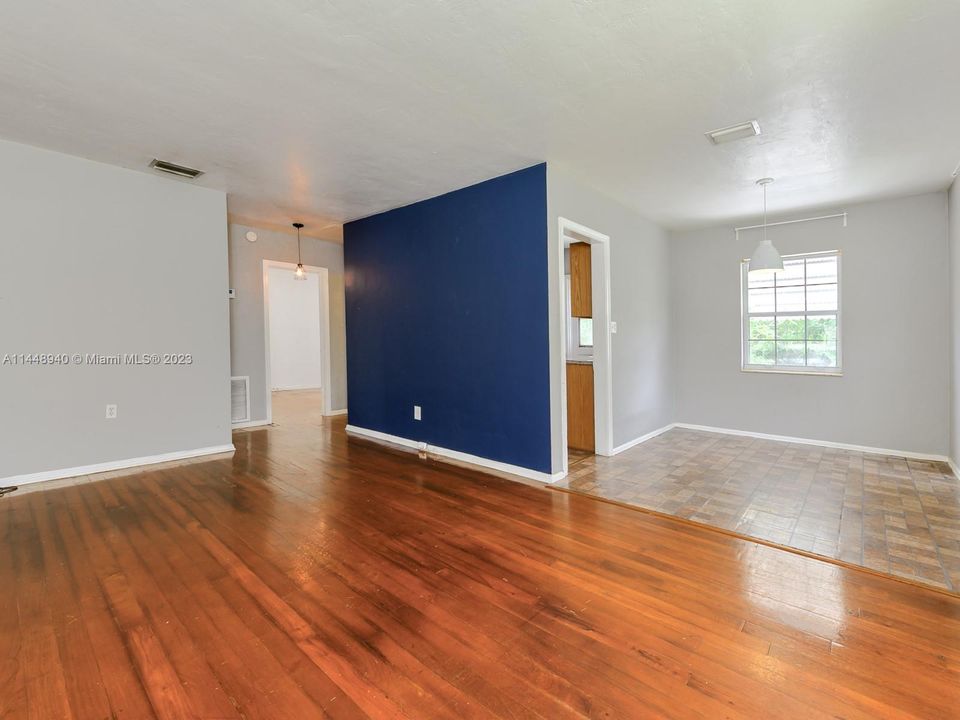 Recently Sold: $649,000 (2 beds, 1 baths, 1134 Square Feet)