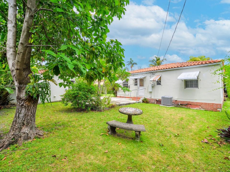 Recently Sold: $649,000 (2 beds, 1 baths, 1134 Square Feet)