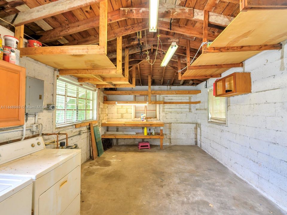 Recently Sold: $649,000 (2 beds, 1 baths, 1134 Square Feet)