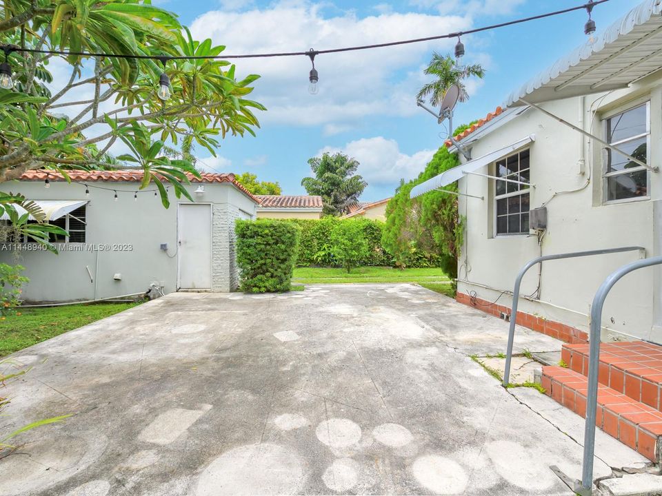 Recently Sold: $649,000 (2 beds, 1 baths, 1134 Square Feet)