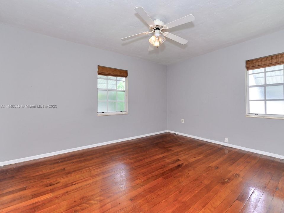 Recently Sold: $649,000 (2 beds, 1 baths, 1134 Square Feet)