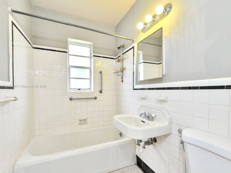 Recently Sold: $649,000 (2 beds, 1 baths, 1134 Square Feet)