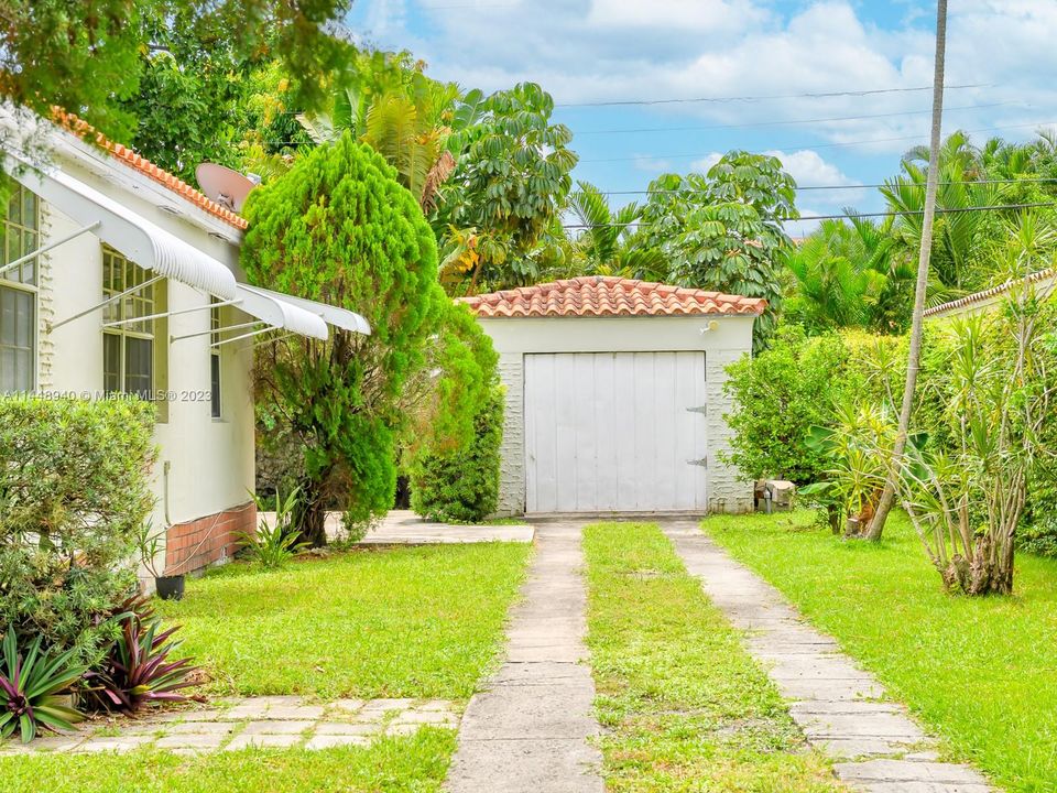 Recently Sold: $649,000 (2 beds, 1 baths, 1134 Square Feet)