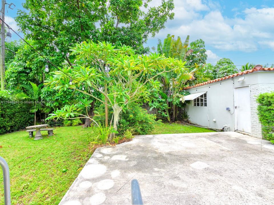 Recently Sold: $649,000 (2 beds, 1 baths, 1134 Square Feet)