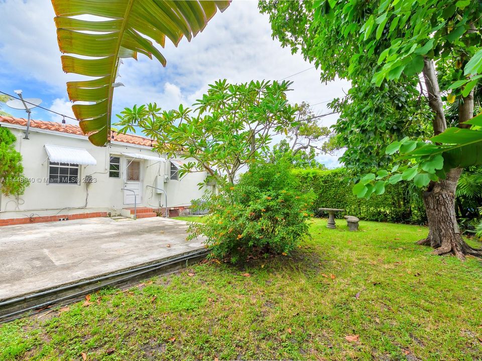 Recently Sold: $649,000 (2 beds, 1 baths, 1134 Square Feet)