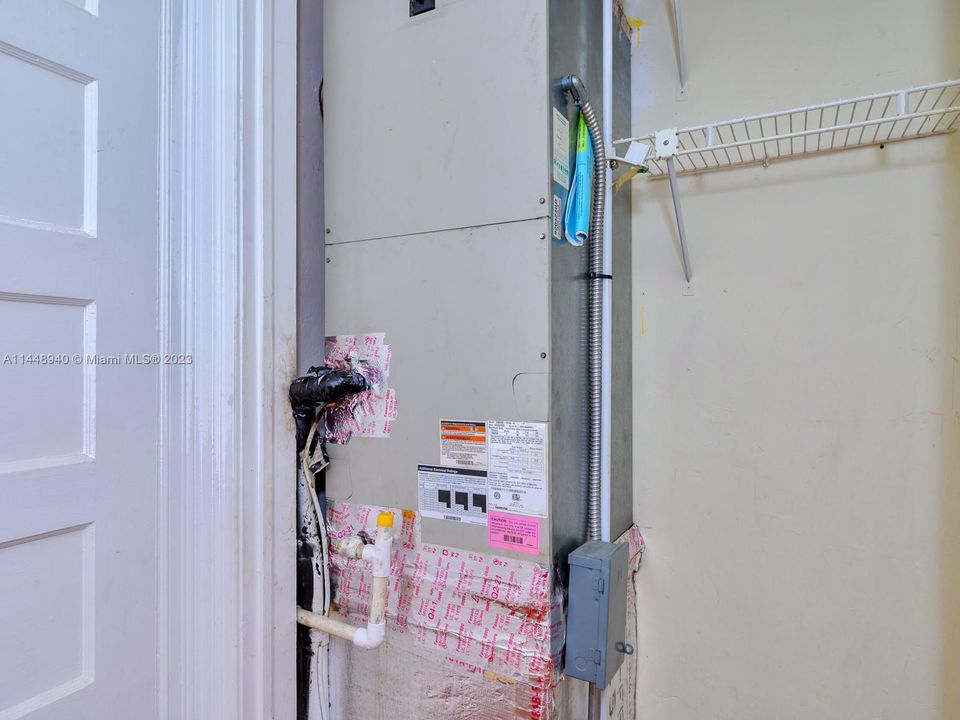 Recently Sold: $649,000 (2 beds, 1 baths, 1134 Square Feet)