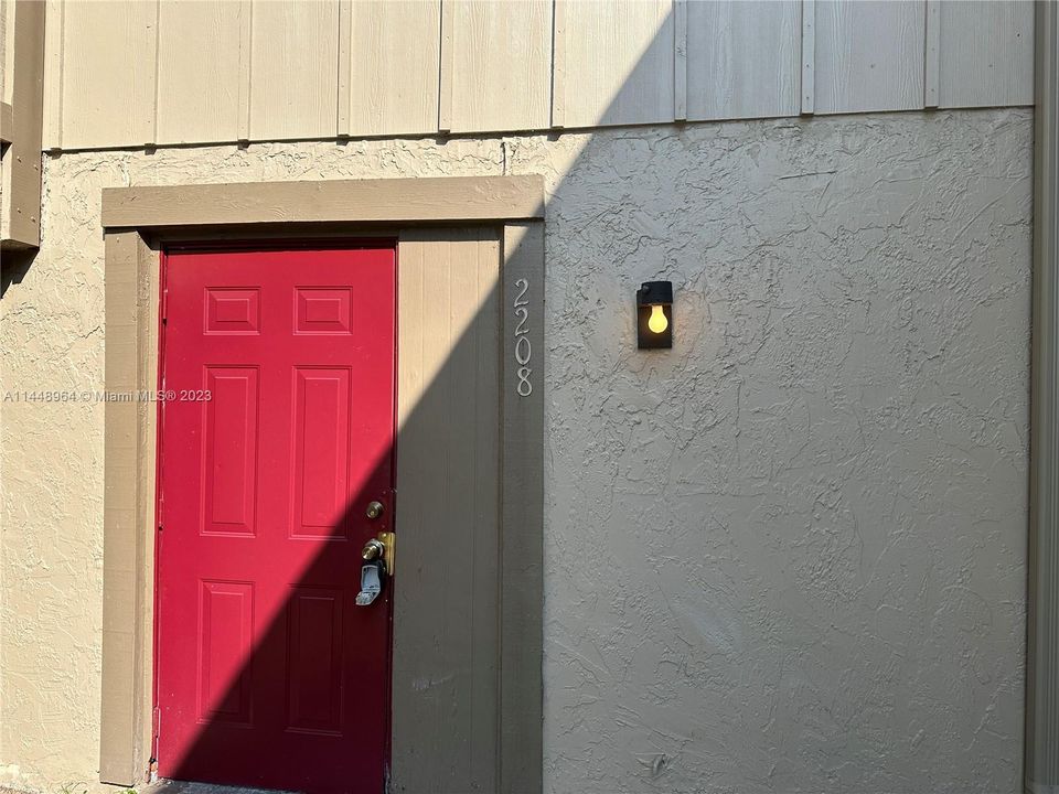 Recently Rented: $1,900 (2 beds, 1 baths, 944 Square Feet)