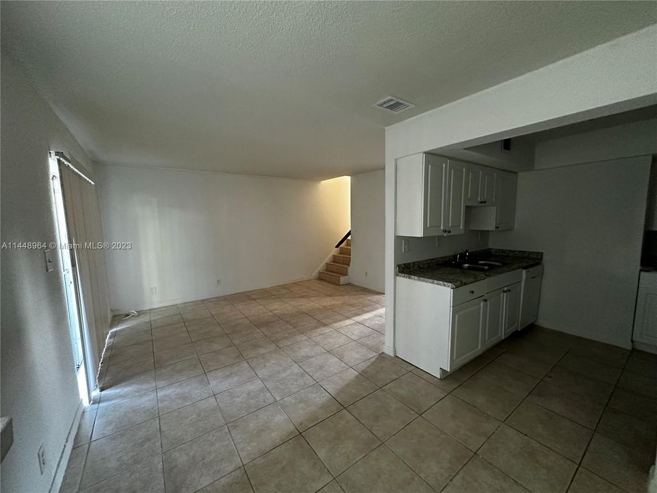 Recently Rented: $1,900 (2 beds, 1 baths, 944 Square Feet)