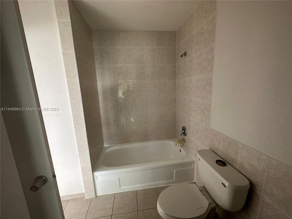 Recently Rented: $1,900 (2 beds, 1 baths, 944 Square Feet)