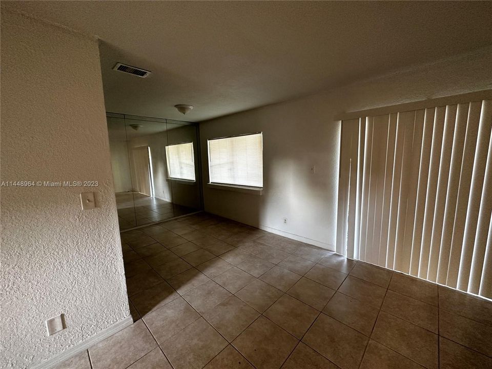 Recently Rented: $1,900 (2 beds, 1 baths, 944 Square Feet)