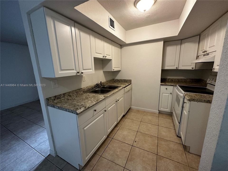 Recently Rented: $1,900 (2 beds, 1 baths, 944 Square Feet)