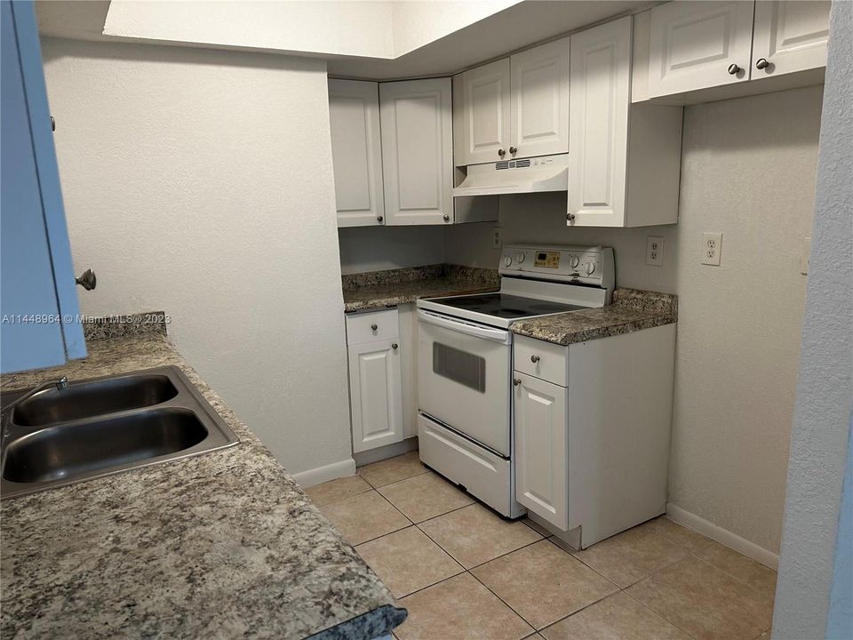 Recently Rented: $1,900 (2 beds, 1 baths, 944 Square Feet)