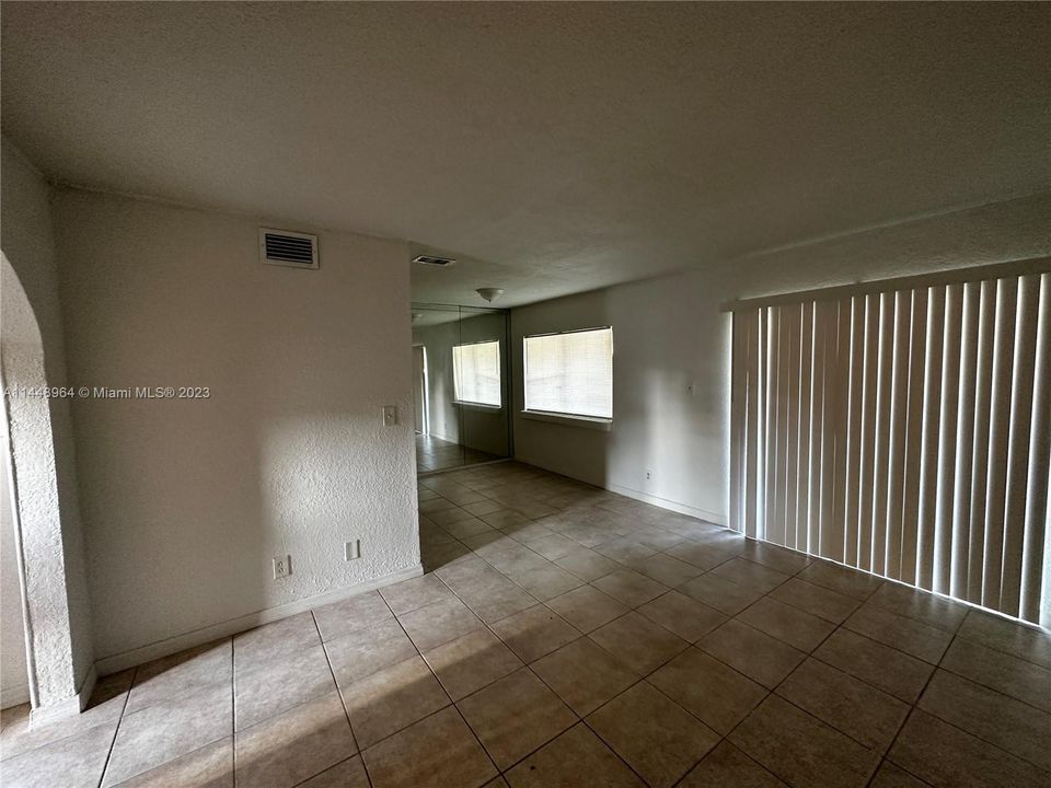 Recently Rented: $1,900 (2 beds, 1 baths, 944 Square Feet)