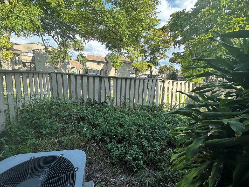 Recently Rented: $1,900 (2 beds, 1 baths, 944 Square Feet)