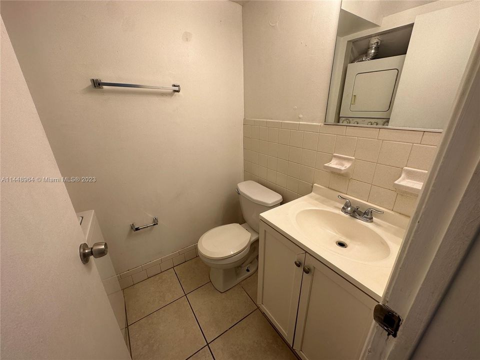 Recently Rented: $1,900 (2 beds, 1 baths, 944 Square Feet)