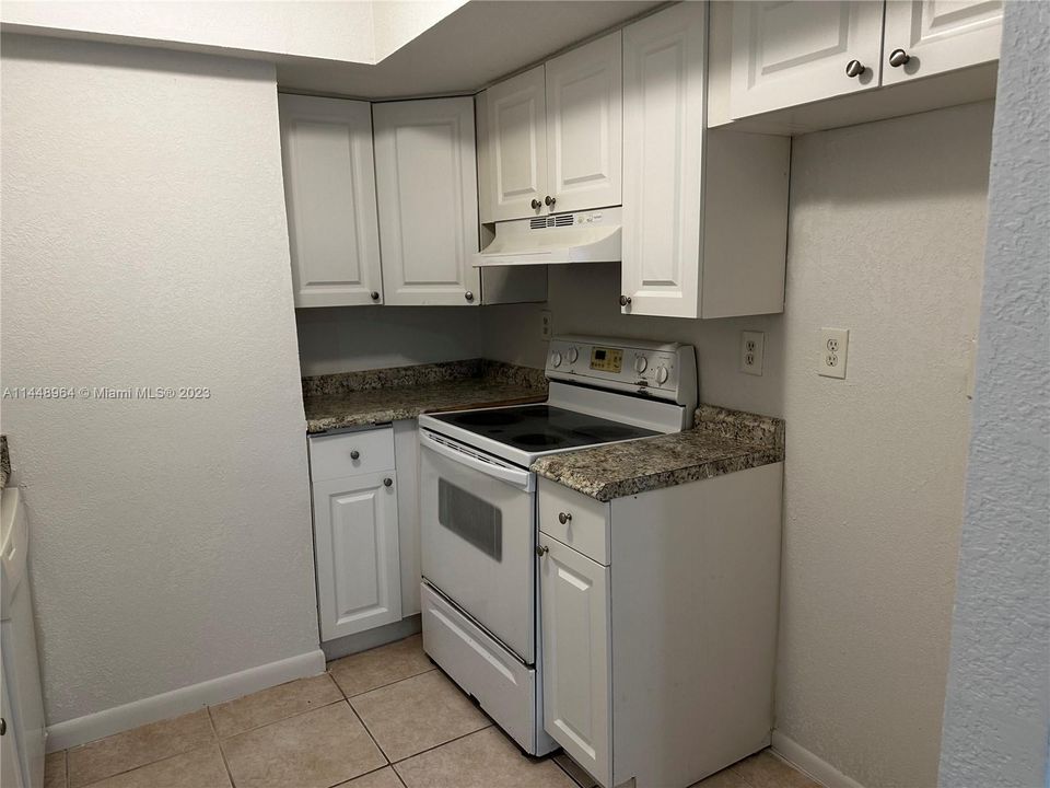 Recently Rented: $1,900 (2 beds, 1 baths, 944 Square Feet)