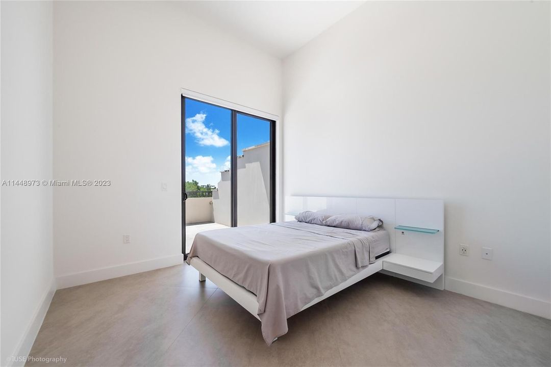 最近售出: $985,000 (2 贝兹, 2 浴室, 1100 平方英尺)