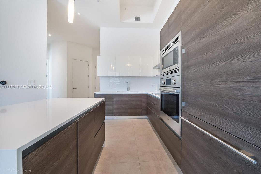 最近售出: $985,000 (2 贝兹, 2 浴室, 1100 平方英尺)