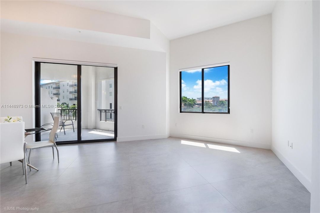 最近售出: $985,000 (2 贝兹, 2 浴室, 1100 平方英尺)