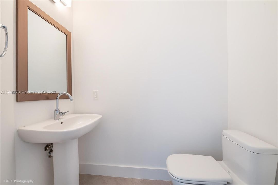 最近售出: $985,000 (2 贝兹, 2 浴室, 1100 平方英尺)