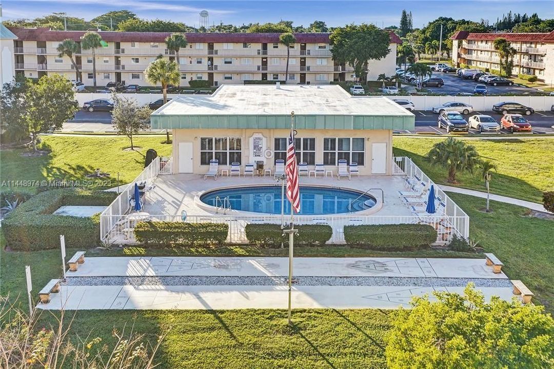 最近售出: $189,900 (1 贝兹, 1 浴室, 800 平方英尺)