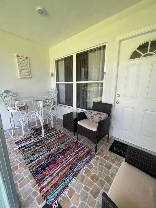 最近售出: $189,900 (1 贝兹, 1 浴室, 800 平方英尺)