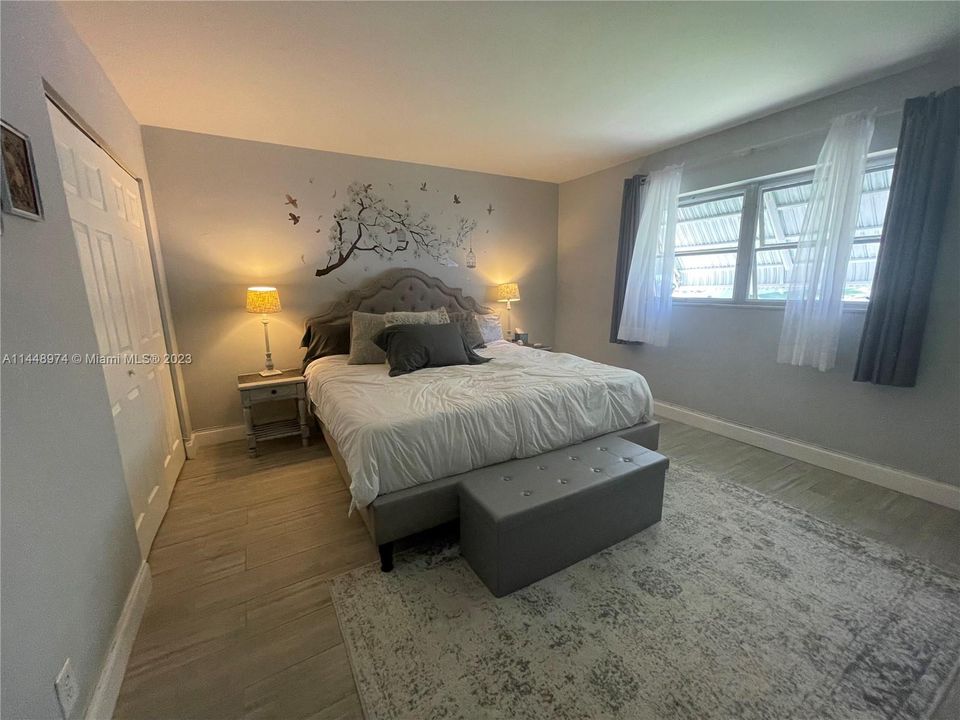 最近售出: $189,900 (1 贝兹, 1 浴室, 800 平方英尺)