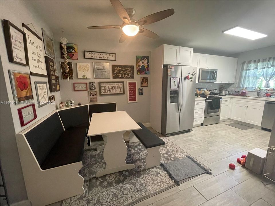 最近售出: $189,900 (1 贝兹, 1 浴室, 800 平方英尺)