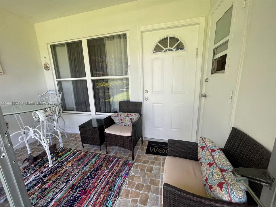 最近售出: $189,900 (1 贝兹, 1 浴室, 800 平方英尺)