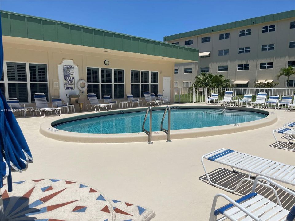 最近售出: $189,900 (1 贝兹, 1 浴室, 800 平方英尺)