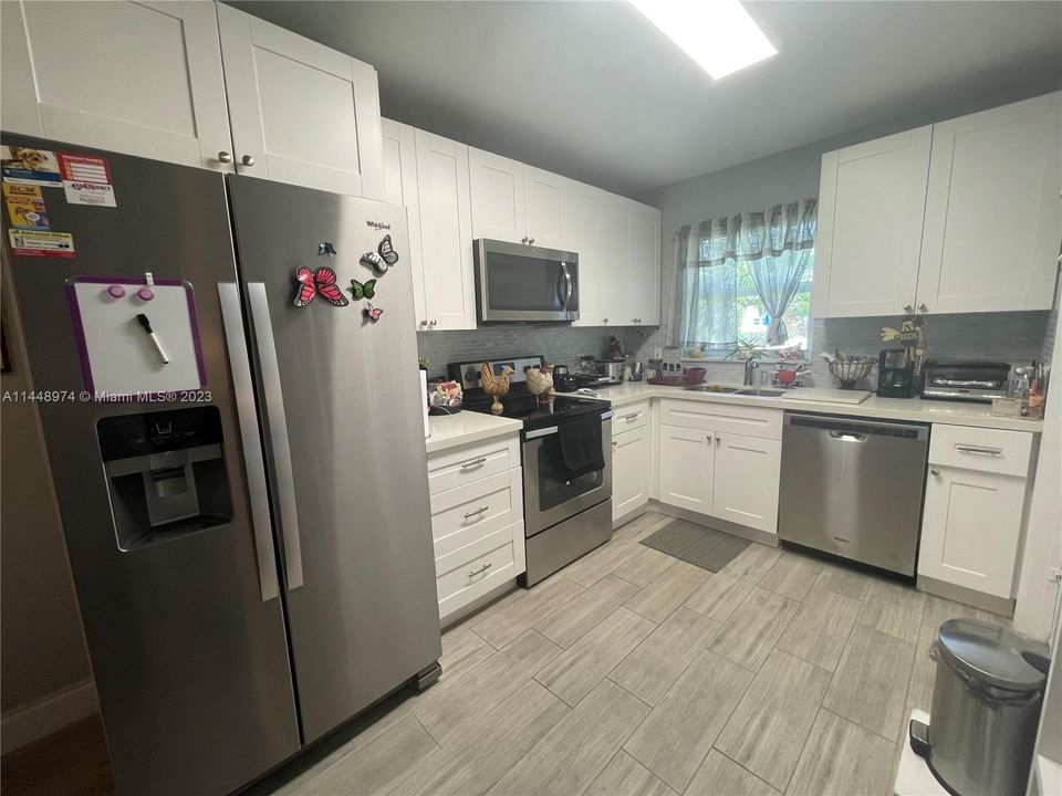 最近售出: $189,900 (1 贝兹, 1 浴室, 800 平方英尺)