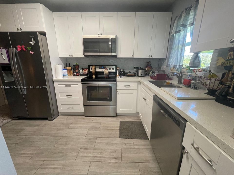 最近售出: $189,900 (1 贝兹, 1 浴室, 800 平方英尺)